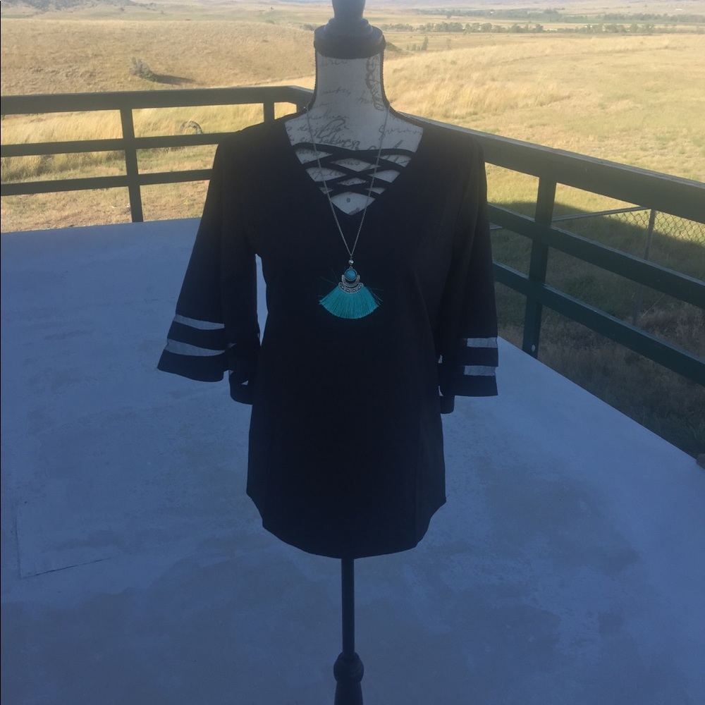 5⭐️🆕🍂Strappy v neck blouse - Picture 3 of 8